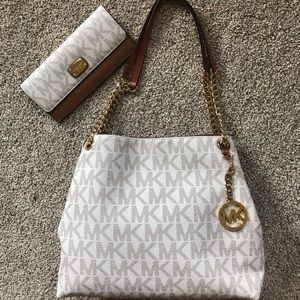 Michael Kors Shoulder Bag with matching wallet